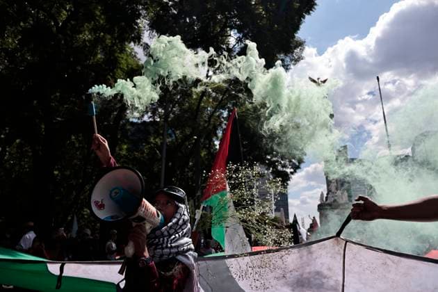 August 17, 2025, Mexico, Cdmx, Mexico: Hundreds of activists and pro-Palestine activists gathered at the Angel of Independence to demand a ceasefire, a ceasefire, and the attempted occupation by the State of Israel against the State of Palestine. The protesters marched along Paseo de la Reforma Avenue, where they were approached by Mexico City police officers. There were some attacks by police officers during the peaceful protest. All the contingents arrived at the JuoÂ¡rez Hemicycle, where they held a small sit-in in front of the new Anti-Palestine Monument in support of all the murders of civilians and journalists committed by BENJAMIN NETANYAHU. Mexico Mexico - ZUMAp204 20250817_zip_p204_064 Copyright: xJosuexPerezx