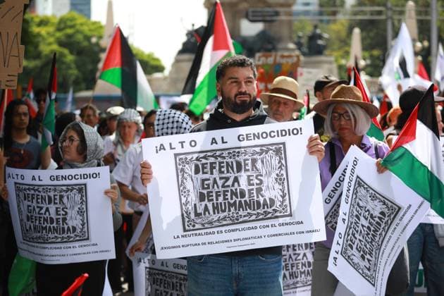 Pro-Palestinian demonstration in Mexico City MEXICO CITY, MEXICO - AUGUST 17: Pro-Palestinian demonstrators hold flags and banners during a rally in support of Gaza, at Reforma Avenue, in Mexico City, Mexico on August 17, 2025. Hundreds of people gathered to take part in a demonstration in support of Gaza, demanding free access for the humanitarian aid and food to the people in Gaza. Daniel Cardenas Anadolu Mexico City Mexico. Editorial use only. Please get in touch for any other usage.  Copyright: x2025xAnadoluxDanielxCardenasx