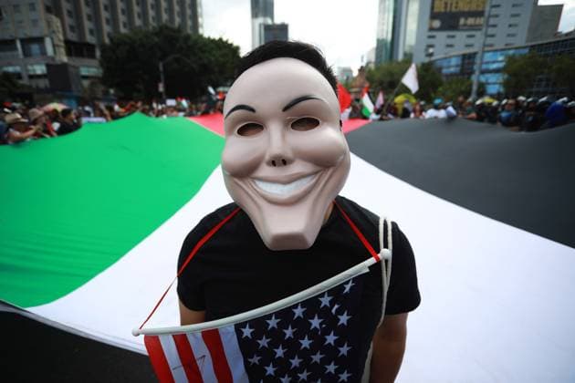 Pro-Palestinian demonstration in Mexico City MEXICO CITY, MEXICO - AUGUST 17: A masked man takes part in a rally in support of Gaza, at Reforma Avenue, in Mexico City, Mexico on August 17, 2025. Hundreds of people gathered to take part in a demonstration in support of Gaza, demanding free access for the humanitarian aid and food to the people in Gaza. Daniel Cardenas Anadolu Mexico City Mexico. Editorial use only. Please get in touch for any other usage.  Copyright: x2025xAnadoluxDanielxCardenasx