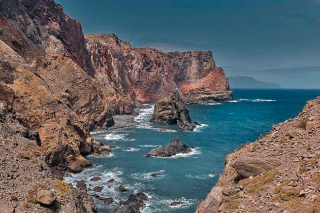 Creative Highlights World August 12, 2025, Madeira, Portugal: The view along the hiking route to the tip of Ponta de Sao Lourenco reveals a rugged coastline of red volcanic cliffs and the vast Atlantic Ocean, unfolding as you approach Madeira s eastern edge. Ponta de Sao Lourenco is a striking peninsula located on the eastern tip of Madeira, Portugal, known for its dramatic and rugged landscape. This narrow, rocky promontory features steep cliffs and jagged volcanic rock formations, sculpted by millions of years of erosion and volcanic activity. Rising sharply from the Atlantic Ocean, its unique location offers breathtaking views where the land meets the sea, with towering cliffs dropping into deep blue waters. The peninsula stretches about 9 kilometers, creatin - ZUMAs197 20250812_aaa_s197_518 Copyright: xNorbertxVoskensx