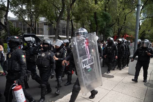Protest To Demand Stop Genocide In Gaza Demonstrators confront riot police during the Mexico x Gaza rally at to demand stop genocide and the entry food and medicine into the Gaza Strip, as well as the severance of diplomatic relations between the Mexican government and Israel at Reforma Avenue. on August 17, 2025 in Mexico City, Mexico. (Photo by Marco Gonzalez Eyepix Group) Copyright: xMarcoxGonzalez xEyepixxGroupx MTG_17082025_165895
