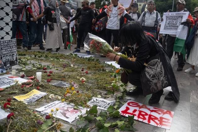 Protest To Demand Stop Genocide In Gaza A person lays flowers at a memorial for Gaza died during the Mexico x Gaza rally at to demand stop genocide and the entry food and medicine into the Gaza Strip, as well as the severance of diplomatic relations between the Mexican government and Israel at Reforma Avenue. on August 17, 2025 in Mexico City, Mexico. (Photo by Marco Gonzalez Eyepix Group) Copyright: xMarcoxGonzalez xEyepixxGroupx MTG_17082025_165899