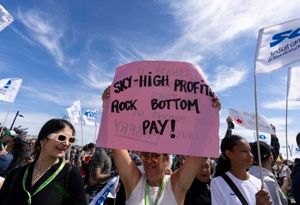 August 18, 2025, Dorval, Pq, CANADA: Air Canada flight attendants and supporters protest outside Montreal-Pierre Elliott Trudeau International Airport in Dorval, Que., on Monday, Aug. 18, 2025. Dorval CANADA  - ZUMAc35_ 20250818_zaf_c35_050 Copyright: xChristinnexMuschix