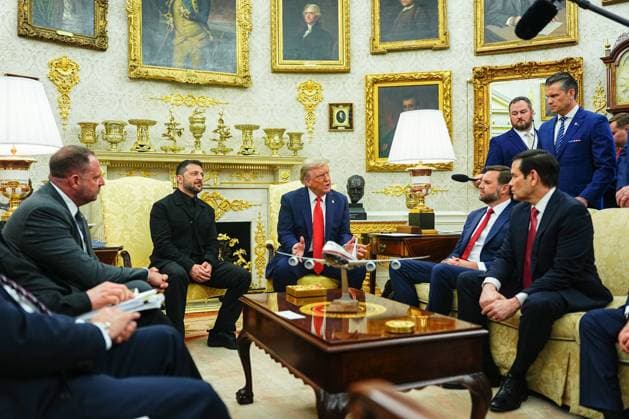 President Donald Trump meets President Volodymyr Zelensky of Ukraine in the Oval Office of the White House in Washington, DC, on Monday, August 18, 2025. Zelensky will be joined by a group of European leaders as he meets President Trump in an effort to end the war between Russia and Ukraine.  WAX20250818931 AaronxSchwartz
