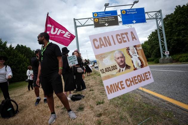 August 18, 2025, Richmond, Bc, CANADA: A sign with a photo of Air Canada CEO Michael Rousseau on it is seen as striking Air Canada flight attendants rally at Vancouver International Airport, in Richmond, B.C., on Monday, August 18, 2025. The Canadian Union of Public Employees says a strike by 10,000 flight attendants at Air Canada will continue, defying an order from the Canada Industrial Relations Board that it provide public notice by noon ET Monday that it had ended the strike. Richmond CANADA - ZUMAc35_ 20250818_zaf_c35_079 Copyright: xDarrylxDyckx