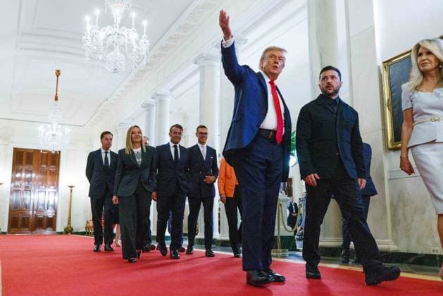 Trump Meets President Zelenskyy of Ukraine and European Leaders United States President Donald J Trump leads President Volodymyr Zelenskyy of Ukraine and President Ursula von der Leyen of the European Commission, Prime Minister Keir Starmer of the United Kingdom, President Alexander Stubb of Finland President Emmanuel Macron of France, Prime Minister Giorgia Meloni of the Italian Republic Chancellor Friedrich Merz of Germany Mark Rutte, Secretary General of the North Atlantic Treaty Organization (NATO) in Cross Hall of the White House in Washington, DC, USA, on Monday, August 18, 2025. European Leaders are at the White House in support of President Zelenskyy following President Trump’s meeting with President Vladimir Putin of Russia in Anch  Copyright: xPool ABACAx