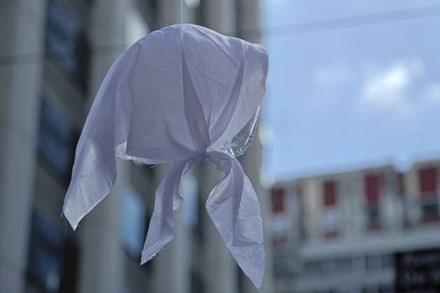 Day of Remembrance for Truth and Justice in Buenos Aires BUENOS AIRES, ARGENTINA - MARCH 24: A view of a white scarf, the symbol of the fight to find the children kidnapped by the military during the dictatorship, and an emblem of democracy and the fight against authoritarian governments during a rally commemorating the victims of the military dictatorship in Argentina, in Buenos Aires, Argentina, on March 24, 2024. Every March 24, thousands of Argentines take to the streets and squares of the country to commemorate the dictatorship of the Argentine republican era. It was estimated that in the city of Buenos Aires 400,000 people filled the historic Plaza de Mayo supporting the Grandmothers and Mothers of Plaza de Mayo , who worked to res  Copyright: x2025xAnadoluxLucianoxGonzalezx