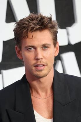 . 19 08 2025. London, United Kingdom. Zoe Kravitz Austin Butler arriving at the Caught Stealing premiere in London.  xStephenxLockx xi-Imagesx IIM-26160-0007