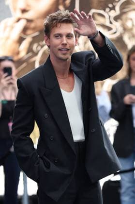 . 19 08 2025. London, United Kingdom. Zoe Kravitz Austin Butler arriving at the Caught Stealing premiere in London.  xStephenxLockx xi-Imagesx IIM-26160-0010