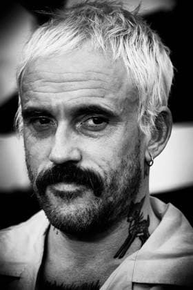 Uk Gala Screening Of Caught Stealing on Tuesday 19 August 2025 Joe Talbot of Idles seen at the Uk Gala Screening Of Caught Stealing on Tuesday 19 August 2025 at ODEON LUXE Leicester Square, London. Editors Note: Image converted to monochrome. Picture, Credit:Julie Edwards Avalon  Copyright: xJuliexEdwardsx xAvalonx 1030275854