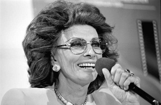 Sophia Loren (* 20. September 1934 in Rom; bürgerlich Sofia Villani Scicolone) ist eine italienische Filmschauspielerin. Das Foto stammt von der Berlinale am 18.02.1994 *** Sophia Loren September 20, 1934 in Rome bourgeois name Sofia Villani Scicolone is an Italian film actress The photo was taken at the Berlinale on February 18, 1994