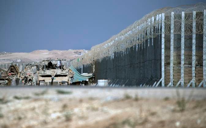 An Israeli soldier on an IdF tank along the border fence on the border with the Gaza Strip on Wednesday, August 20, 2025. The Israeli cabinet is to meet soon to determine if Israeli forces will expand the Gaza campaign in an operation called Gideon s Chariots II amid reports that some 130,000 reserve soldiers will be called up.  ISR20250820010 JimxHollander