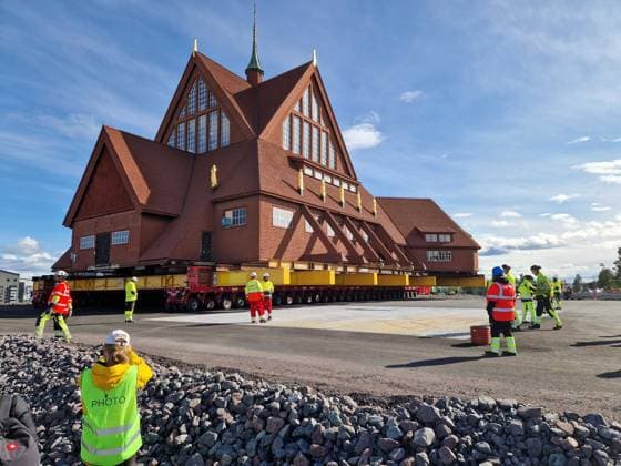 RECORD DATE NOT STATED KIRUNA, SVERIGE 20250820 Kiruna kyrka närmar sig plattformen där den skall placeras, efter att ha flyttas fem kilometer fran sin gamla plats till nya Kiruna centrum. KIRUNA SVERIGE x10510x *** KIRUNA, SWEDEN 20250820 Kiruna church is approaching the platform where it will be placed, after being moved five kilometers from its old location to the new Kiruna center KIRUNA SWEDEN x10510x  Copyright: xMarcxSkogelin xTTx DEN STORA KYRKVANDRINGEN Ws5UYWSor1k