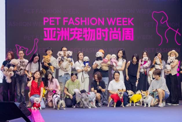 SHANGHAI, CHINA - AUGUST 20: Pet dogs accompanied by their owners walk the runway during the Pet Fashion Week on August 20, 2025 in Shanghai, China.  Copyright: xVCGx 111585980192