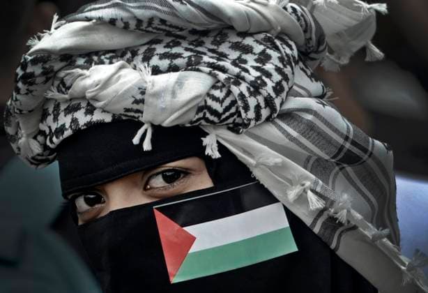 Protesters Show Solidarity With Palestinians In Mumbai A demonstrator wears a Palestinian flag on her face in solidarity with Palestinians during a protest in Mumbai, India, on August 20, 2025. Mumbai India  Copyright: xIndranilxAdityax originalFilename: aditya-notitle250820_npBmf.jpg