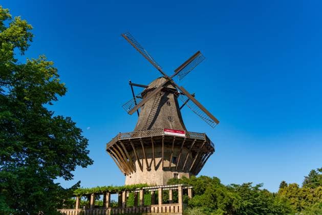 Historische Mühle von Sanssouci in Potsdam, Deutschland Historische Mühle von Sanssouci in Potsdam, Deutschland (License=RM) Copyright: xZoonar.com ChunxJuxWux 23832990