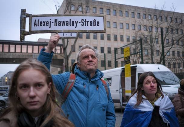 Supporters of Alexei Navalny hold a demonstration in Berlin BERLIN, GERMANY - MARCH 06: A group of demonstrators gather on the street behind the Embassy of Russia, demonstrating demanding that the street Behrenstrasse be named in honor of Russian opposition politician Alexei Navalny in Berlin, Germany on March 06, 2024. The Russian penitentiary service had announced on Friday, February 16, that the 47-year-old opposition figure died in a prison colony while serving a 19-year sentence for extremism. Berlin Germany. Editorial use only. Please get in touch for any other usage.  Copyright: x2025xAnadoluxHalilxSaÄüÄ±rkayax
