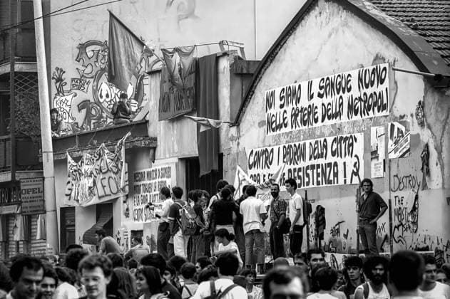 Demonstration in defence of the Leoncavallo Social Centre MILAN, ITALY - SEPTEMBER 23: Protest against the eviction and demolition of the historic Leoncavallo social centre on September 23, 1989 in Milan, Italy. Milan Lombardia Italy Copyright: xStefanoxMontesix