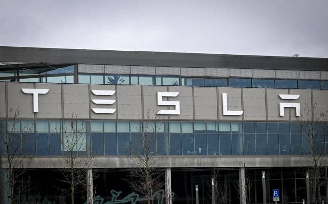 Local opposition grows as Tesla faces resistance to expansion plans for Berlin factory BERLIN, GERMANY - FEBRUARY 22: Tesla logo is seen on the Tesla factory building in Berlin, Germany on February 22, 2024. In the southeastern outskirts of Berlin, within the Grunheide district, local residents are expressing opposition to the expansion plans of the first automobile factory of US electric car manufacturer, Tesla in Europe. The proposed expansion has sparked discontent among the community members in the area. Berlin Germany. Editorial use only. Please get in touch for any other usage.  Copyright: x2025xAnadoluxHalilxSaÄüÄ±rkayax