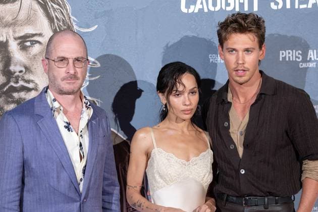 Caught Stealing Premiere - Paris AJ US film director Darren Aronofsky, US actress Zoe Kravitz and US actor Austin Butler poses during the premiere of the Caught Stealing (Pris au piege) movie at the Max Linder movie theater cinema in Paris on August 21, 2025. Photo by Alexis Jumeau ABACAPRESS.COM Paris France  Copyright: xJumeauxAlexis ABACAx