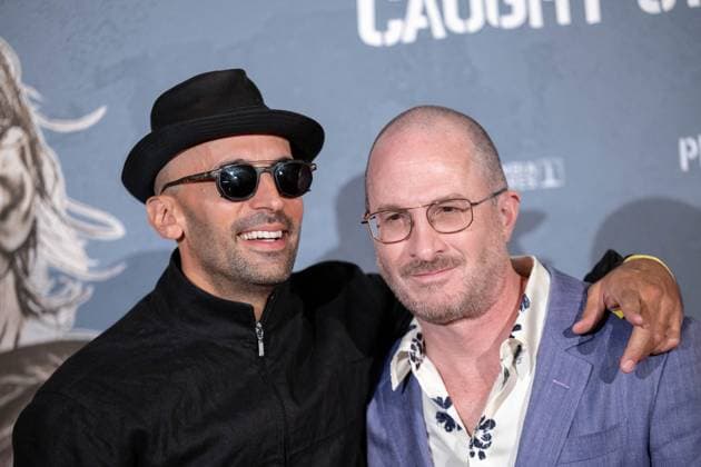 Caught Stealing Premiere - Paris AJ French artist JR and US film director Darren Aronofsky poses during the premiere of the Caught Stealing (Pris au piege) movie at the Max Linder movie theater cinema in Paris on August 21, 2025. Photo by Alexis Jumeau ABACAPRESS.COM Paris France  Copyright: xJumeauxAlexis ABACAx