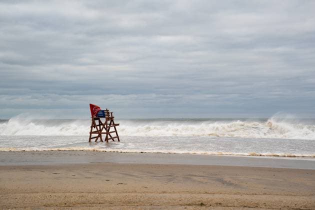 August 21, 2025, New York, New York, USA: An empty lifeguards chair with a No Swimming flag at the beach in Queens. The National Weather Service sent out warnings not to go in the water from Florida to Maine due to powerful rip currents caused by Hurricane Erin. New York USA - ZUMAg280 20250821_znp_g280_010 Copyright: xYoavxGinsburgx