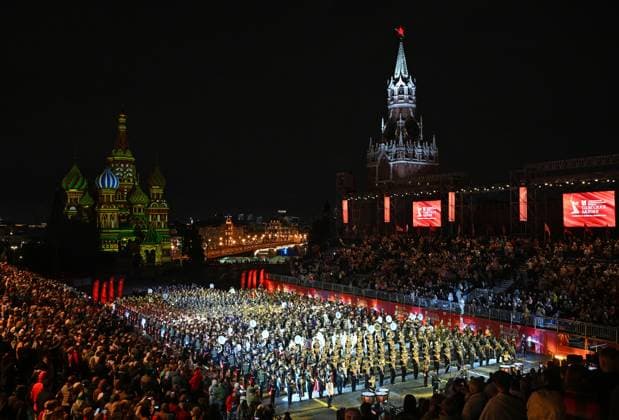 Russia Military Music Festival 8986635 22.08.2025 Participants perform during an opening ceremony of the Spasskaya Tower international military music festival in Red Square in Moscow, Russia. Maksim Blinov Sputnik Moscow Russia  Copyright: xMaksimxBlinovx