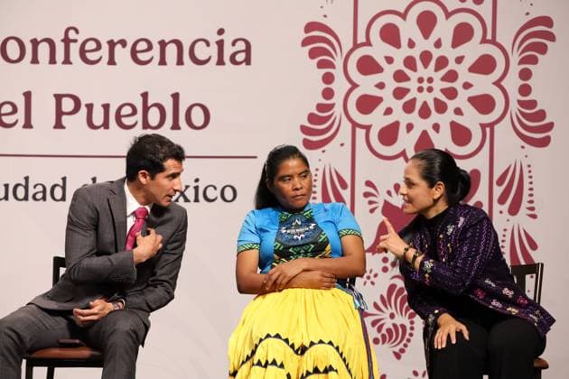 Mexico™s President Claudia Sheinbaum News Conference Director of the National Commission for Physical Culture and Sport (CONADE), Rommel Pacheco, Raramuri athlete Maria Lorena Ramirez Nahueachi and marathon runner Mirna De la Cruz Alvarez during a press conference where talk about the Mexico Imparable Half Marathon a series of races in four destinations at the National Palace. on August 22, 2025, in Mexico City, Mexico. Mexico City CDMX Mexico Copyright: xLuisxBarronx