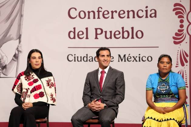 Mexico™s President Claudia Sheinbaum News Conference Mexico™s Tourism Minister Josefina Rodriguez Zamora, Director of the National Commission for Physical Culture and Sport (CONADE), Rommel Pacheco and Raramuri athlete Maria Lorena Ramirez Nahueachi during a press conference where talk about the Mexico Imparable Half Marathon a series of races in four destinations at the National Palace. on August 22, 2025, in Mexico City, Mexico. Mexico City CDMX Mexico Copyright: xLuisxBarronx