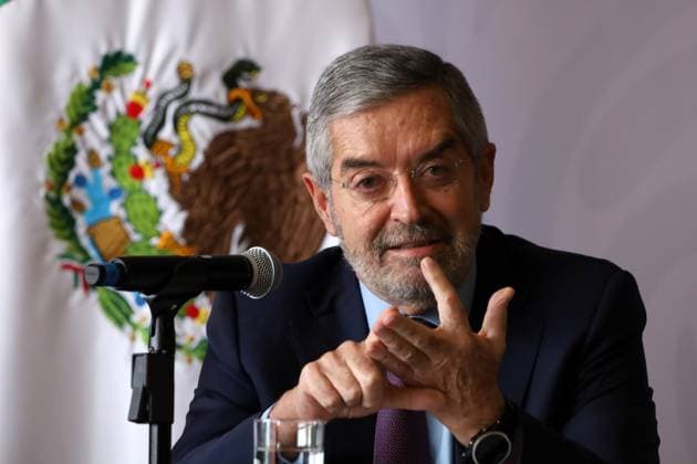 MexicoÃ¢â‚¬â ¢s Foreign Affairs Minister, Juan RamoÂ³n de la Fuente speaks about the Legal consular assistance for Mexican migrants in the United States in response to immigration raids during a news conference at Ministry of Foreign Affairs Headquarters. on August 22, 2025, in Mexico City, Mexico. Mexico City Mexico - ZUMAe321 20250822_zia_e321_031 Copyright: xLuisxBarronx