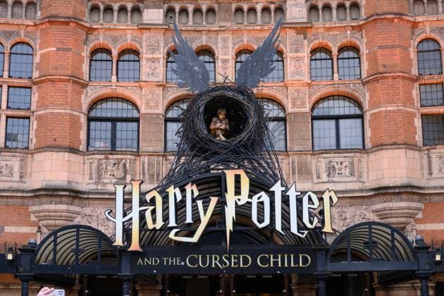 TLondon, Vereinigtes Königreich. Am 29. Januar 2025 wird im Palace Theatre im Londoner West End das Stück Harry Potter and the Cursed Child aufgeführt, das auf der Harry-Potter-Reihe von J.K. Rowling basiert. TLondon, UK. January 29th 2025. heatre production of Harry Potter and the Cursed Child being performed at the Palace Theatre in the West End of London, based on the Harry Potter series by JK Rowling. (License=RM) Copyright: xZoonar.com JohnxWreford SOPAx 23879284