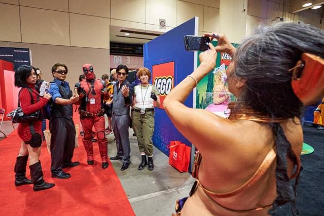 August 22, 2025, Toronto, On, Canada: Convention-goers in cosplay take photos on the second day of the annual Fan Expo convention in Toronto, on Friday, Aug. 22, 2025. Toronto Canada  - ZUMAc35_ 20250822_zaf_c35_158 Copyright: xSammyxKoganx