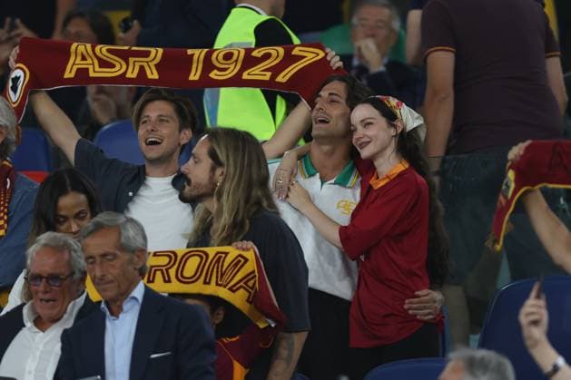 Rome, Italy - August 23, 2025: Damiano David and girl friend Dove Cameron on the stand during the Serie A Enilive 2025-2026 match day 1 between As Roma vs Bologna FC 1909 at Olympic Stadium in Rome.  Copyright: xmarcoxiacobuccix xipa-agency.netx xmarcoxiacobuccix IPA_Agency_IPA63067877