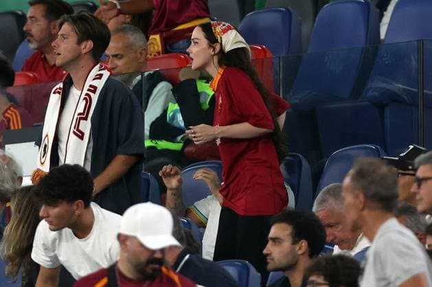 Rome, Italy - August 23, 2025: Damiano David and girl friend Dove Cameron on the stand during the Serie A Enilive 2025-2026 match day 1 between As Roma vs Bologna FC 1909 at Olympic Stadium in Rome.  Copyright: xmarcoxiacobuccix xipa-agency.netx xmarcoxiacobuccix IPA_Agency_IPA63112879