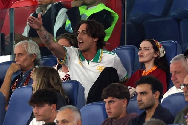 Rome, Italy, Italy: Rome, Italy - August 23, 2025: Damiano David and girl friend Dove Cameron on the stand during the Serie A Enilive 2025-2026 match day 1 between As Roma vs Bologna FC 1909 at Olympic Stadium in Rome. Rome Italy  - ZUMAp169 20250823_zea_p169_056 Copyright: xmarcoxiacobuccix