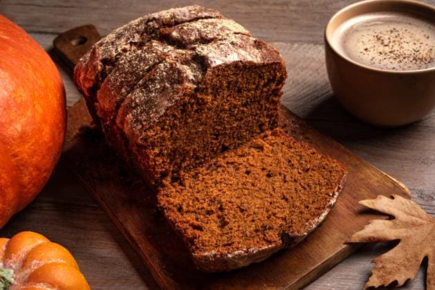 Kürbisbrot Homemade Pumpkin Bread, traditional autumn recipe. Sliced sweet pumpkin bread close up. (License=RF) Copyright: xZoonar.com OksanaxBratanovax 23904503