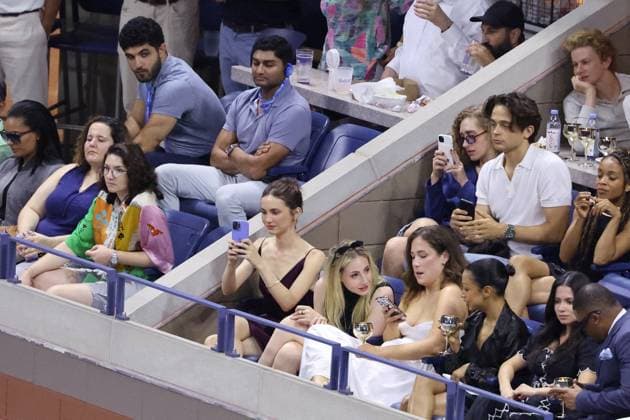US Open - Celebs In The Stands Maude Apatow attends the US Open during the Novak Djokovic vs Learner Tien game in New York on August 24, 2025. Photo by Dylan Travis ABACAPRESS.COM New York City NY United States  Copyright: xDylanxTravis ABACAx