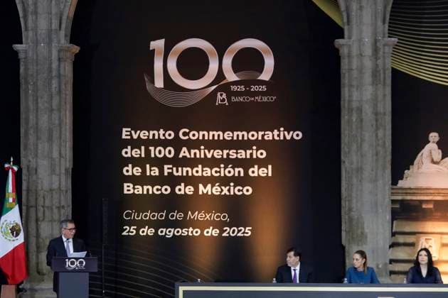Claudia Sheinbaum, President Of Mexico, Leads Ceremony Celebrating The 100th Anniversary Of The Founding Of The Bank Of Mexico (Banxico) Edgar Amador Zamora, Secretary of Finance and Public Credit, accompanies Claudia Sheinbaum, President of Mexico, during a ceremony celebrating the 100th anniversary of the founding of the Bank of Mexico (Banxico) at the Interactive Museum of Economics (Mide) in Mexico City, Mexico, on August 25, 2025. Mexico City Mexico City Mexico  Copyright: xGerardoxVieyrax originalFilename: vieyra-notitle250825_npcoT.jpg