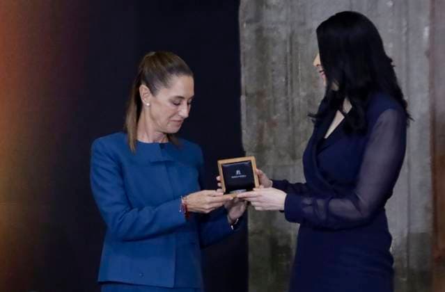 Claudia Sheinbaum, President Of Mexico, Leads Ceremony Celebrating The 100th Anniversary Of The Founding Of The Bank Of Mexico (Banxico) Claudia Sheinbaum, President of Mexico, and Victoria Rodriguez, Governor of the Bank of Mexico, attend a ceremony celebrating the 100th anniversary of the founding of the Bank of Mexico (Banxico) at the Interactive Museum of Economics (Mide) in Mexico City, Mexico, on August 25, 2025. They unveil a plaque and present the commemorative coin commemorating the centennial of the Central Bank s founding. Mexico City Mexico City Mexico  Copyright: xGerardoxVieyrax originalFilename: vieyra-notitle250825_npAhr.jpg