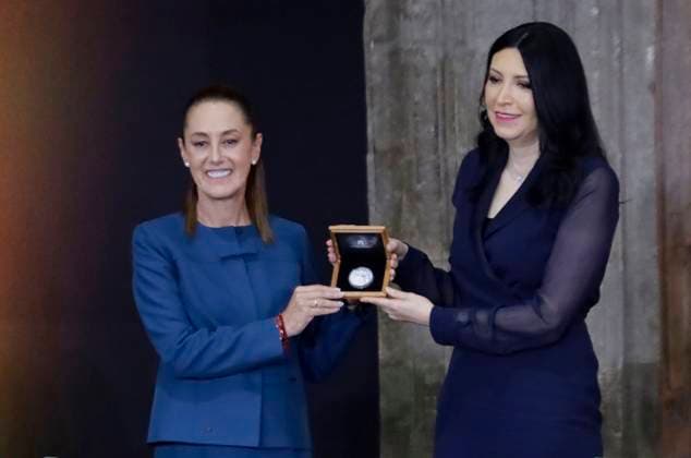 Claudia Sheinbaum, President Of Mexico, Leads Ceremony Celebrating The 100th Anniversary Of The Founding Of The Bank Of Mexico (Banxico) Claudia Sheinbaum, President of Mexico, and Victoria Rodriguez, Governor of the Bank of Mexico, attend a ceremony celebrating the 100th anniversary of the founding of the Bank of Mexico (Banxico) at the Interactive Museum of Economics (Mide) in Mexico City, Mexico, on August 25, 2025. They unveil a plaque and present the commemorative coin commemorating the centennial of the Central Bank s founding. Mexico City Mexico City Mexico  Copyright: xGerardoxVieyrax originalFilename: vieyra-notitle250825_npUaQ.jpg