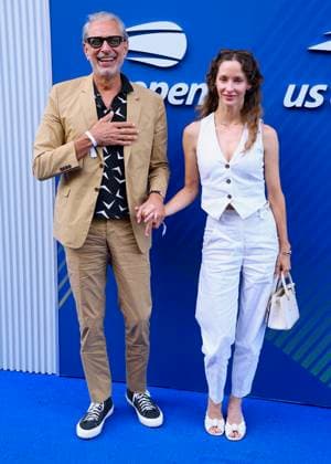 Celebs at the US Open 2025 - Arrival Jeff Goldblum and Emilie Livingston arrive at the US Open, USTA Billie Jean King National Tennis Center in New York on August 25, 2025. Photo by Charles Guerin ABACAPRESS.COM New York City NY United Arab Emirates  Copyright: xGuerinxCharles ABACAx