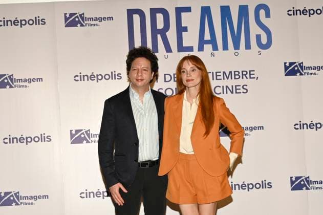 August 26, 2025, Mexico City, Ciudad de Mexico, Mexico: Actress Jessica Chastain and Michel Franco pose for photos during a press conference to promote the movie Dreams at Cinepolos Plaza Miyana. on August 26, 2025 in Mexico City, Mexico. Mexico City Mexico - ZUMAe321 20250826_zea_e321_020 Copyright: xCarlosxTischlerx