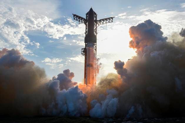 News Bilder des Tages A SpaceX Starship rocket launches at 6:30 PM CDT on its tenth flight test from Launch Complex 1 at Starbase, Texas on Tuesday August 26, 2025. SpaceX plans to conduct a series of tests during the mission which it has yet to perform during earlier flights.  SBP20250826027 JOExMARINO