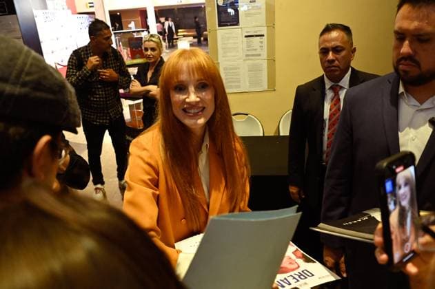 Dreams Film Premiere Actress Jessica Chastain signs autographs for the fans before the Dream red carpet at Cinepolis Plaza Miyana. on August 26, 2025 in Mexico City, Mexico. Mexico City CDMX Mexico Copyright: xCarlosxTischlerx