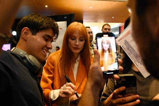 Dreams Film Premiere Actress Jessica Chastain signs autographs for the fans before the Dream red carpet at Cinepolis Plaza Miyana. on August 26, 2025 in Mexico City, Mexico. Mexico City CDMX Mexico Copyright: xCarlosxTischlerx