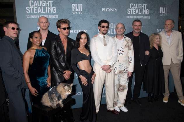 Matt Smith, Yuri Kolokolnikov, Regina King, Austin Butler, Zoe Kravitz, Bad Bunny, Darren Aronofsky, Liev Schreiber, Carol Kane and Vincent D Onofrio at the premiere of the movie Caught Stealing at Regal Union Square New York, 26 08 2025 Foto:xB.xHinex xFuturexImagex caught_5859