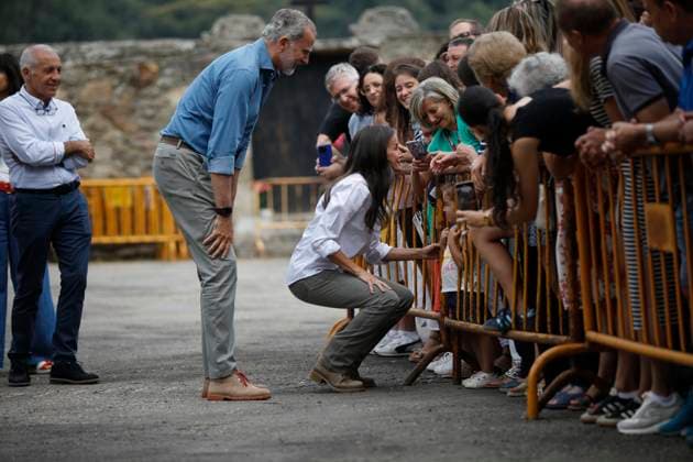 The King and Queen visit the areas affected by the fires in Sanabria and Las Médulas The King and Queen during their visit to the Natural Park Lago de Sanabria and sierras Segundera and Porto, on August 27, 2025, in Zamora, Castilla y León Spain The objective is to meet with affected people and authorities to know the needs of the neighbors and show institutional support to the emergency teams, civil protection and forest brigades that have worked in extinguishing the fires. Later, Their Majesties will visit Las Médulas León before continuing tomorrow, August 28, in areas of Galicia and on Friday, August 29, in Extremadura 27 AUGUST 2025 KINGS FELIPE VI LETIZIA AFFECTED AREAS FIRE FIRES FOREST FIRE SANABRIA LAS MÉDULAS ZAMORA LEÓN CASTILLA  Copyright: xPalomaxV.xEscarpax 6917681