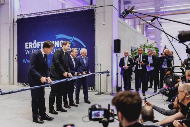 (L-R) Mark Rutte, Generalsekretaer der NATO, Lars Klingbeil, Bundesminister der Finanzen, Boris Pistorius (SPD), Bundesminister der Verteidigung, und Armin Papperger, Vorstandsvorsitzender von Rheinmetall, aufgenommen im Rahmen der Werkseroeffnung von Rheinmetall in Unterluess, 27.08.2025. Fotografiert im Auftrag des Bundesministeriums der Finanzen. Unterluess Deutschland *** L R Mark Rutte, Secretary General of NATO, Lars Klingbeil, Federal Minister of Finance, Boris Pistorius SPD , Federal Minister of Defense, and Armin Papperger, CEO of Rheinmetall, photographed during the opening of the Rheinmetall plant in Unterluess, 27 08 2025 Photographed on behalf of the Federal Ministry of Finance Unterluess Germany Copyright: xFlorianxGaertner BMFx