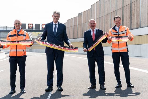 27.08.2025,Berlin,Freigabe des 16. Bauabschnitts der A100,Anschlussstelle Treptower Park,Patrick Schnieder Bundesminister für Verkehr sowie Kai Wegner reg. Bürgermeister von Berlin u.a *** 27 08 2025,Berlin,Approval of the 16th construction phase of the A100,Treptower Park junction,Patrick Schnieder Federal Minister of Transport and Kai Wegner reg Mayor of Berlin and others