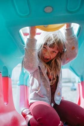 Preschool girl playing on colorful playground structure Boise, Idaho, United States CR_AUAU250826A-1821206-01 ,model released, Symbolfoto